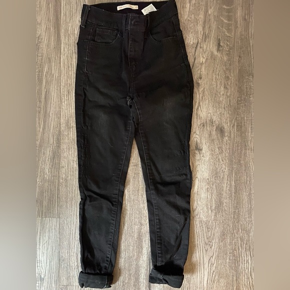Levi’s Super High Rise Skinny - Picture 1 of 1